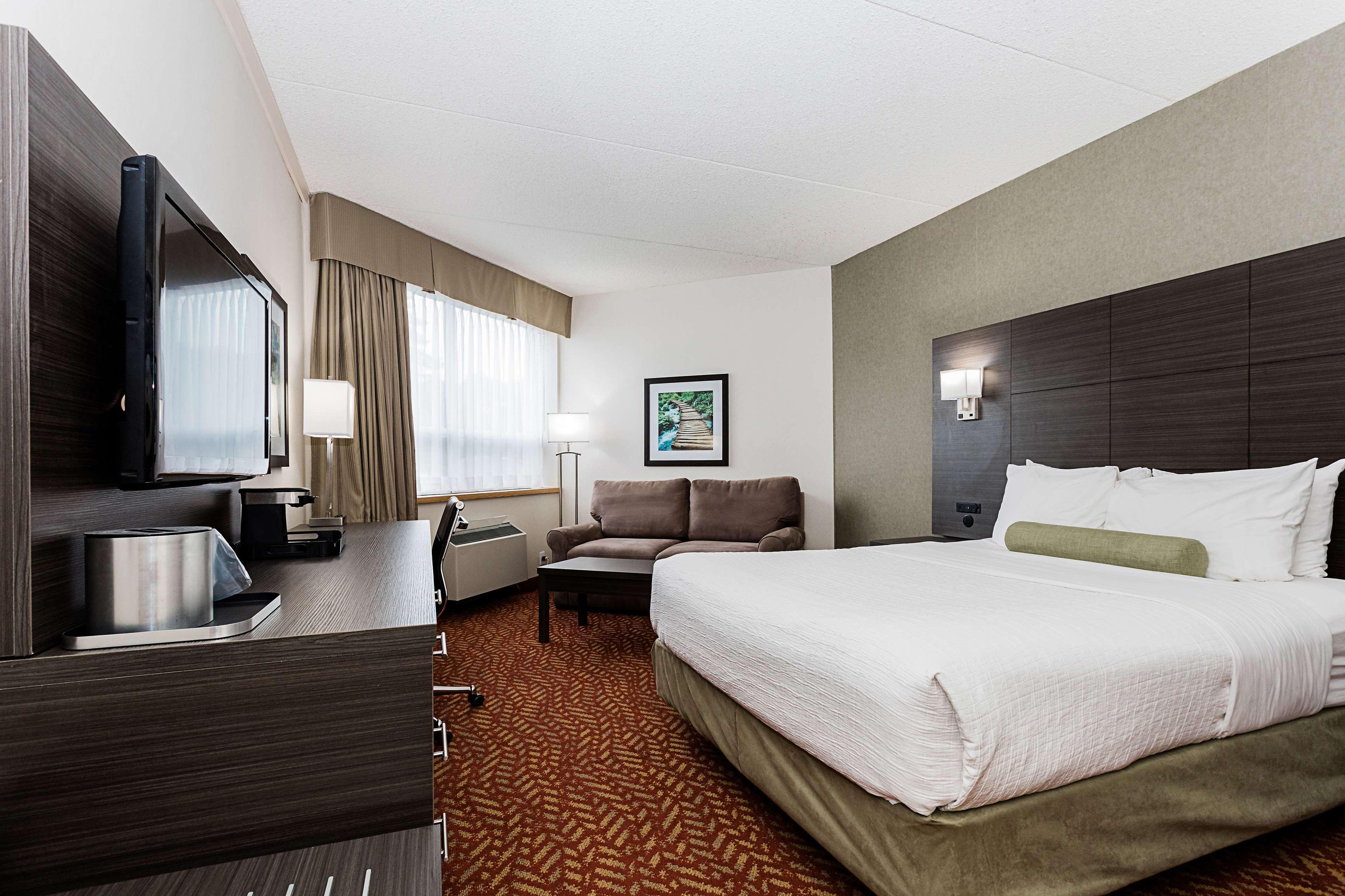 Inn Western On The Bay